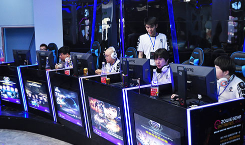 正是吸纳了 正是吸纳了